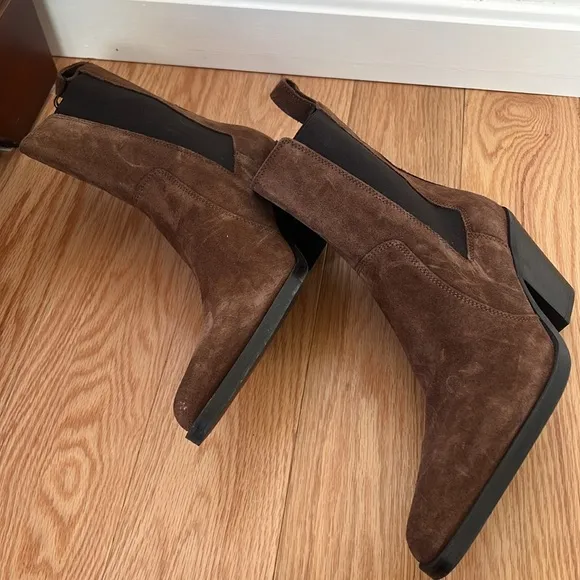 New! Zara women’s Sz 9, Brown Suede  Ankle Boots.