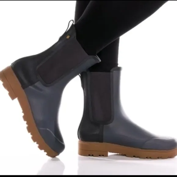 NIB Bogs Ladies Holly Tall Waterproof Black Rain Boots sz 11