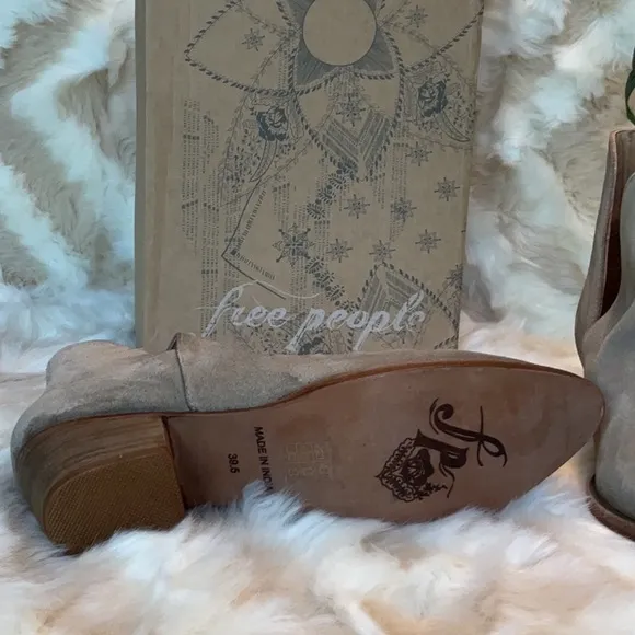 NIB - Free People Charm Double V Ankle Boot - Camel Suede