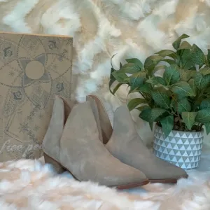 NIB - Free People Charm Double V Ankle Boot - Camel Suede
