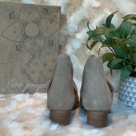 NIB - Free People Charm Double V Ankle Boot - Camel Suede
