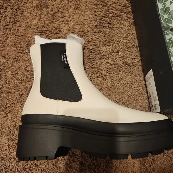 NIB Kate Spade Winnie Leather  White boots