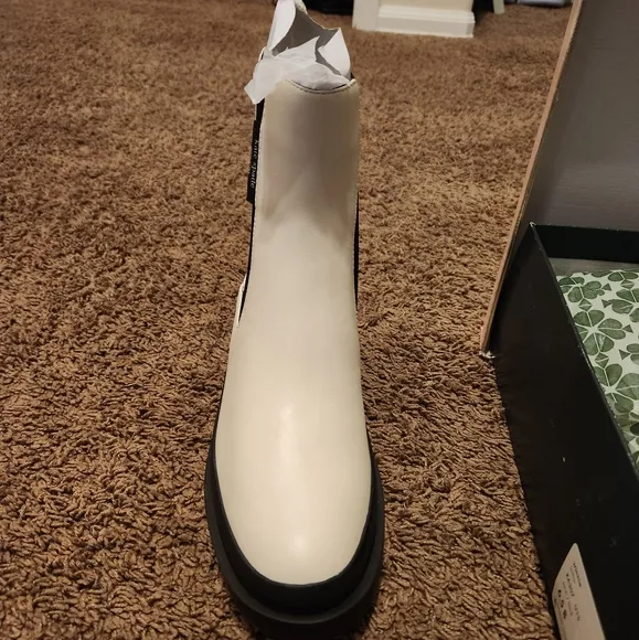 NIB Kate Spade Winnie Leather  White boots