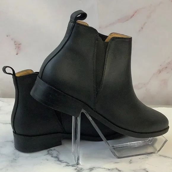 NIB Nisolo Everyday Chelsea Boot - Black and Rubber Size 6.5