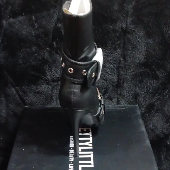 NIB prettylittlething Faux leather point toe buckle detailed heel boots