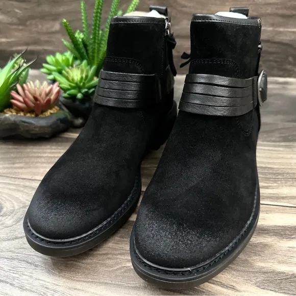 NIB Sofft Lavina Buckled Suede Leather Ankle Booties Boots Black 8.5M