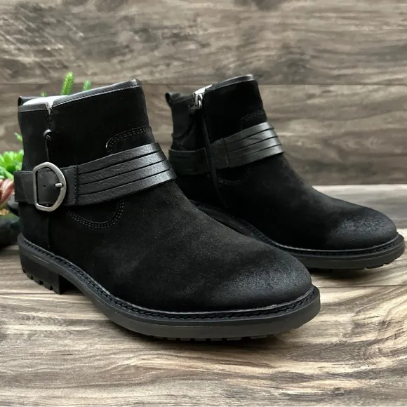 NIB Sofft Lavina Buckled Suede Leather Ankle Booties Boots Black 8.5M