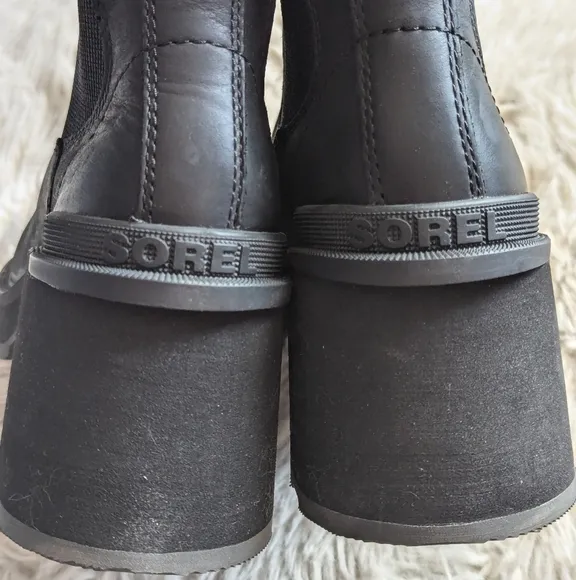 NIB Sorel Hi Line Heel Chelsea Boot in Sea Salt Black