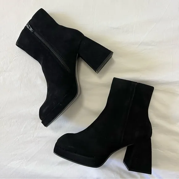 NIB Steve Madden Suede platform boots