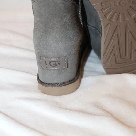 NIB UGG WOMEN'S FEMME CLASSIC SHORT SUEDE SHEARLING BOOTS SLATE GRAY‎