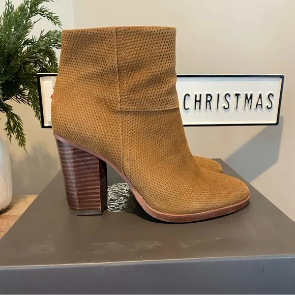 NIB Vince Camuto Larena Booties