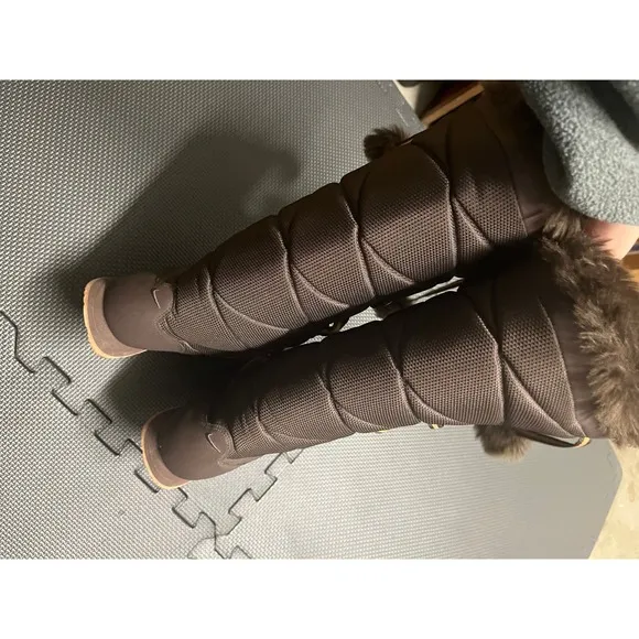 Nike Apres Skyhigh Lined Pom Pom Brown Winter Snow Boots Women's‎ 6.5 333620-221