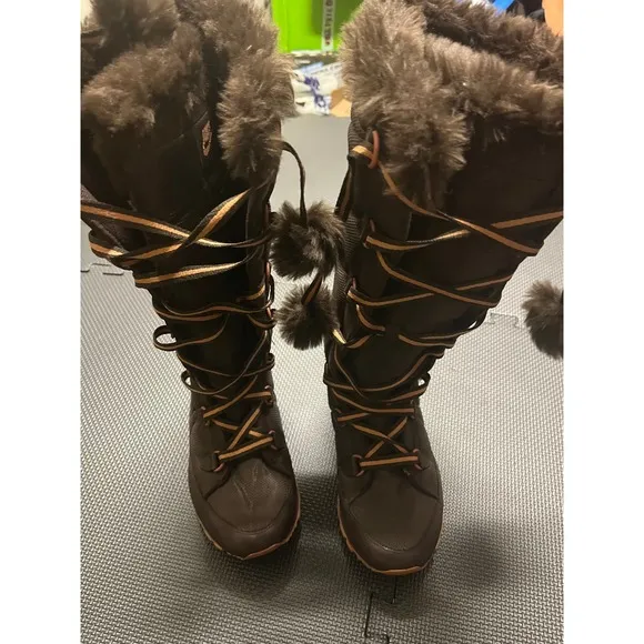 Nike Apres Skyhigh Lined Pom Pom Brown Winter Snow Boots Women's‎ 6.5 333620-221