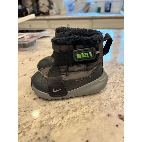 Nike Flex Advantage  Toddler Fleece Lined Snow Boots sz 5C EUC