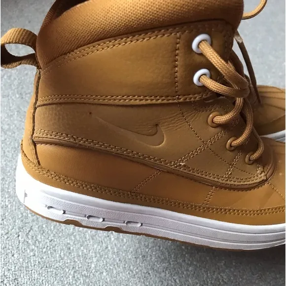 NIKE WATERPROOF ACG WOODSIDE 2 HIGH GIRL BOY BOOTS - UNISEX SIZE 3