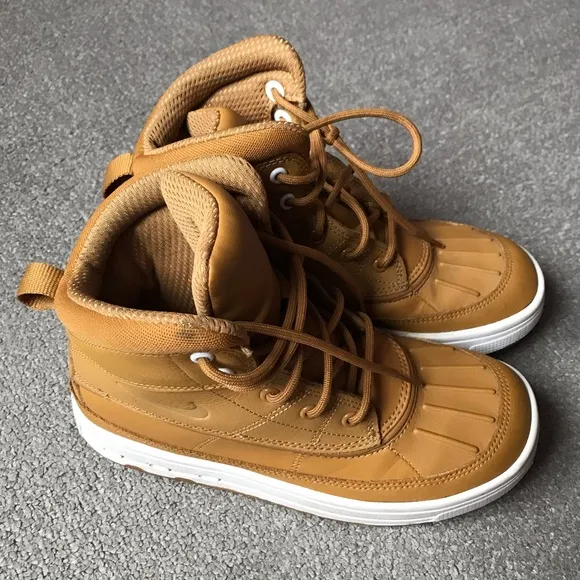 NIKE WATERPROOF ACG WOODSIDE 2 HIGH GIRL BOY BOOTS - UNISEX SIZE 3