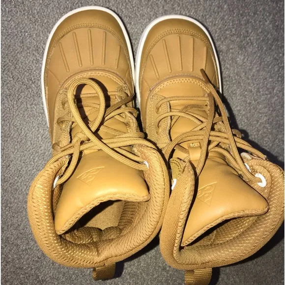 NIKE WATERPROOF ACG WOODSIDE 2 HIGH GIRL BOY BOOTS - UNISEX SIZE 3