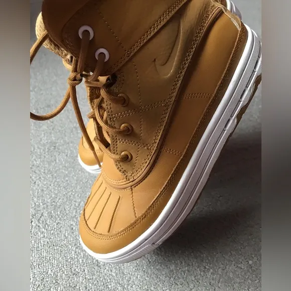 NIKE WATERPROOF ACG WOODSIDE 2 HIGH GIRL BOY BOOTS - UNISEX SIZE 3