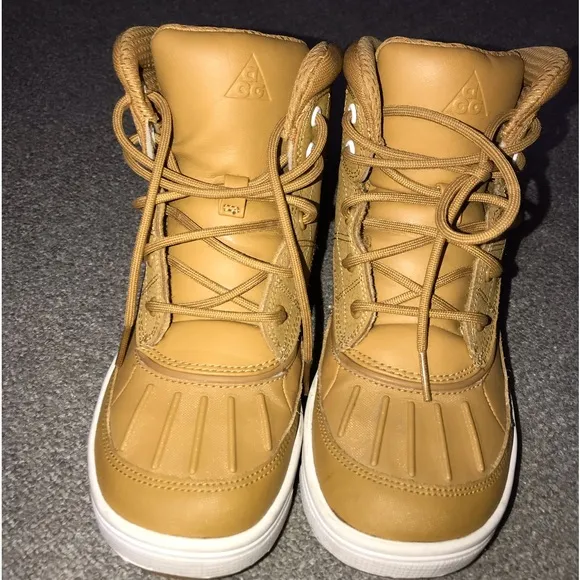 NIKE WATERPROOF ACG WOODSIDE 2 HIGH GIRL BOY BOOTS - UNISEX SIZE 3