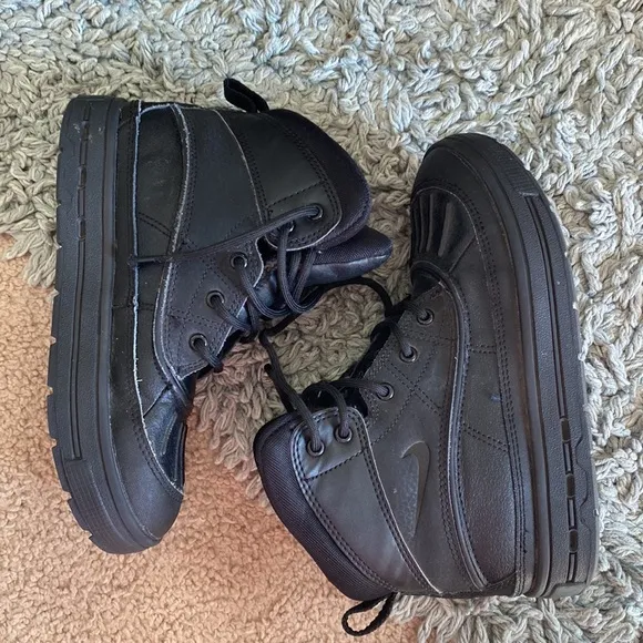 🖤🖤NIKE WOODSIDE 2 HIGH ACG BOOT 🖤🖤size 1.5