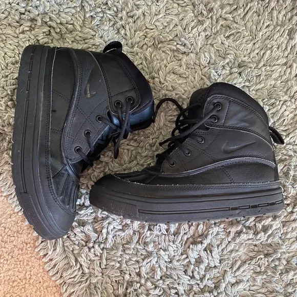 🖤🖤NIKE WOODSIDE 2 HIGH ACG BOOT 🖤🖤size 1.5