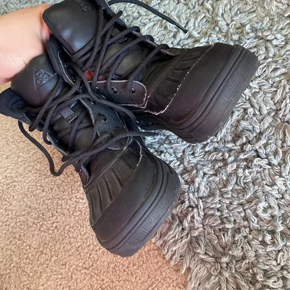 🖤🖤NIKE WOODSIDE 2 HIGH ACG BOOT 🖤🖤size 1.5