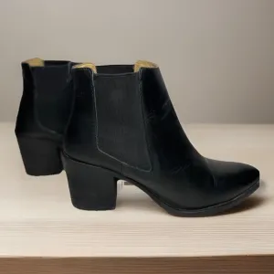 Nisolo Leather Women's Heeled Slip-on Waterproof Chelsea Boots Size 7.5