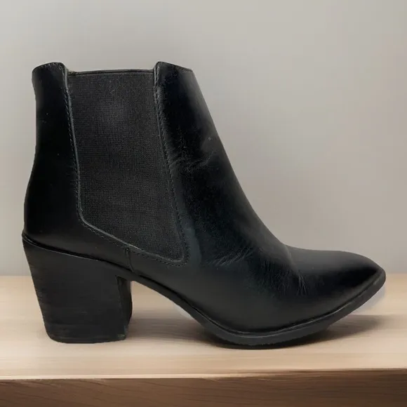 Nisolo Leather Women's Heeled Slip-on Waterproof Chelsea Boots Size 7.5
