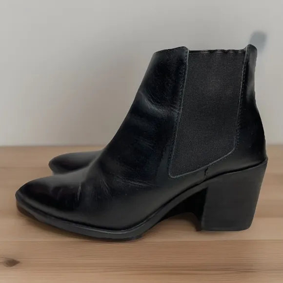 Nisolo Leather Women's Heeled Slip-on Waterproof Chelsea Boots Size 7.5