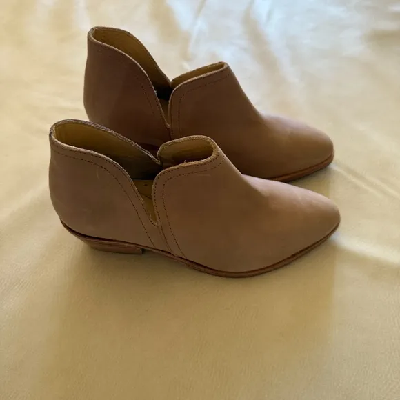 Nisolo Mia everyday boots