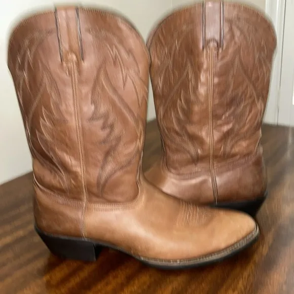 NOCONA WESTERN BOOTS..
