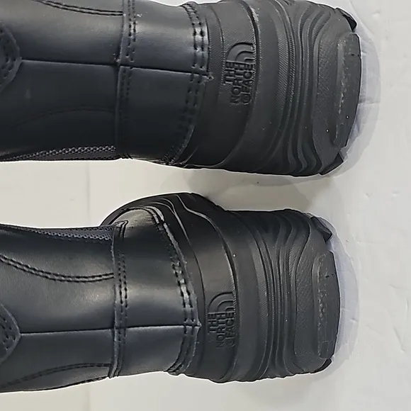 North Face Alpenglow IV Snow Boots Youth Size 4 NWT