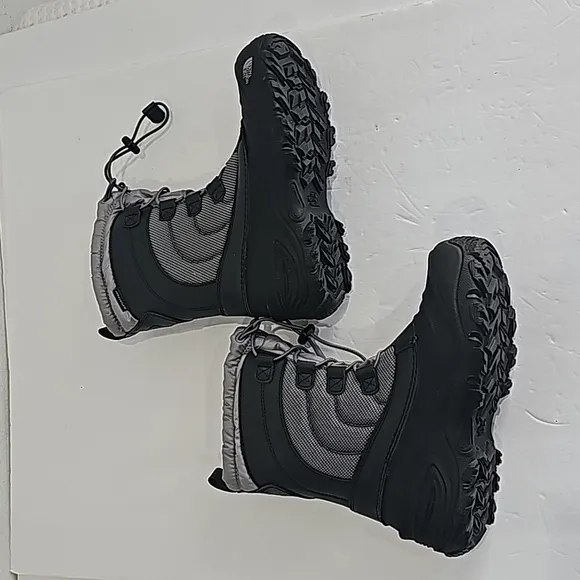 North Face Alpenglow IV Snow Boots Youth Size 4 NWT