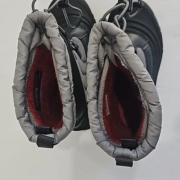 North Face Alpenglow IV Snow Boots Youth Size 4 NWT