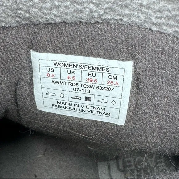 North Face Chilkat II women's snow boots grey suede black rubber primaloft 8.5
