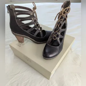 NWB L' Artiste Lestatik-B Heeled Boots