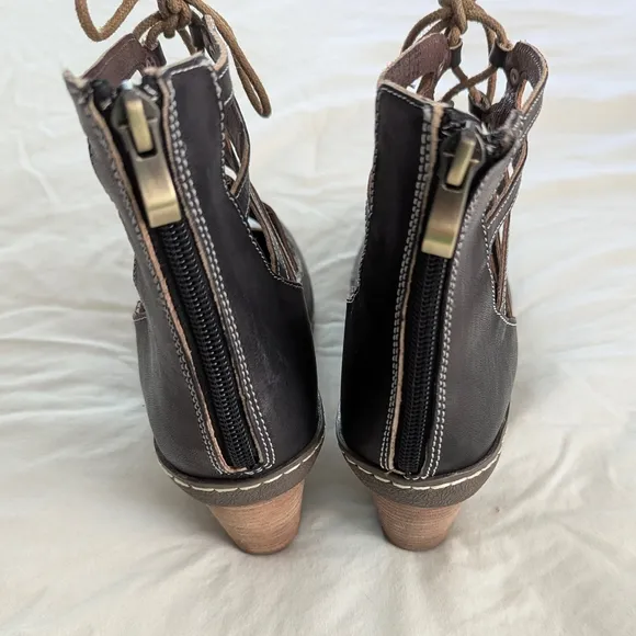 NWB L' Artiste Lestatik-B Heeled Boots