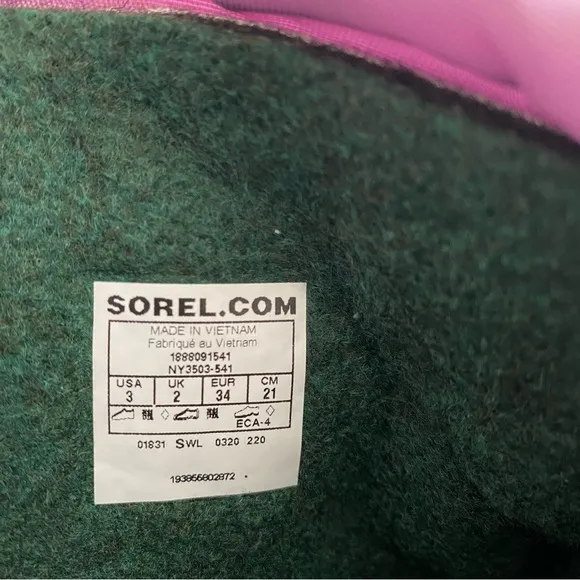 NWB SOREL Kids Girl Flurry Print Insulated Winter Boots Violet Haze Youth Size 3