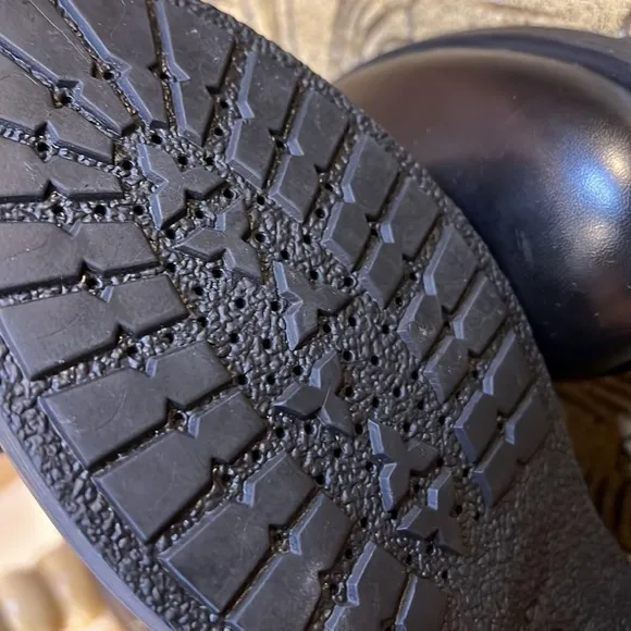 NWOB GEOX Respira Italian Leather Zip Boot