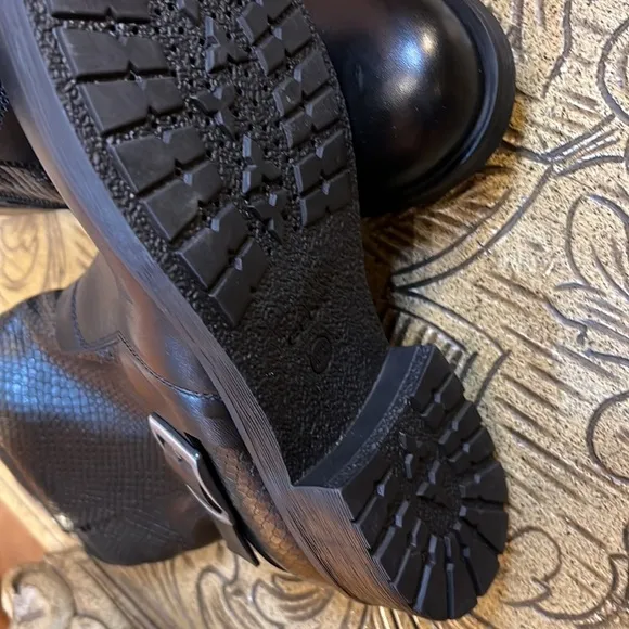 NWOB GEOX Respira Italian Leather Zip Boot
