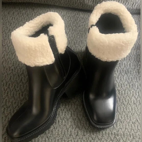 NWOB INC Womens Eadin Faux Leather/Faux Fur Sherpa Trim Rain Boots Womens Size 8