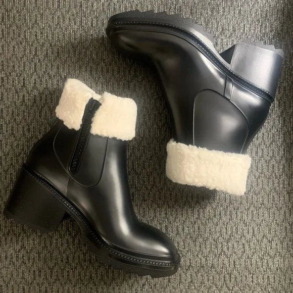 NWOB INC Womens Eadin Faux Leather/Faux Fur Sherpa Trim Rain Boots Womens Size 8