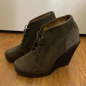 NWOB Rag &amp; Bone Odval lace up green suede wedge ankle boots size 38 US 8