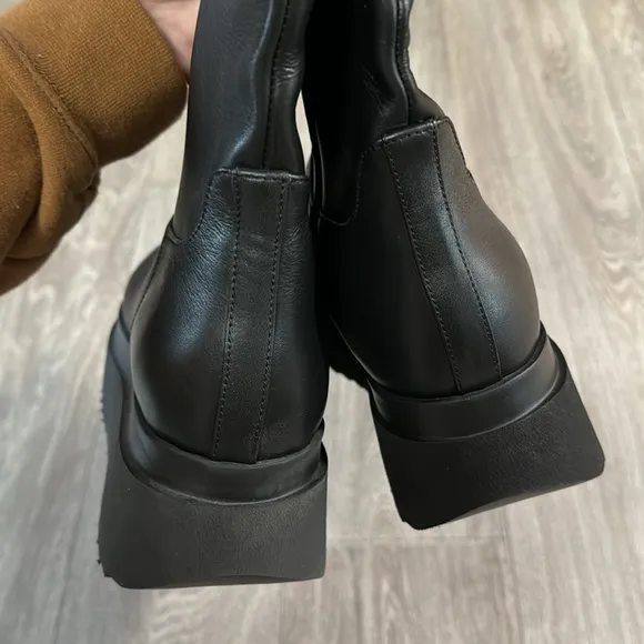 NWOT Aquatalia knee high platform leather boots women’s sz 10 1/2