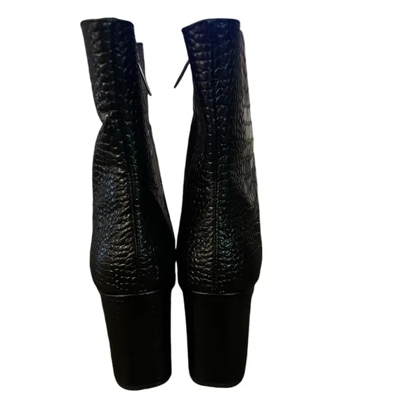 NWOT Aquatalia Luzio Croc Embossed Black Ankle Boots – Sz 9.5
