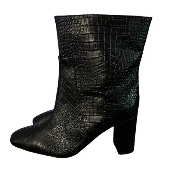 NWOT Aquatalia Luzio Croc Embossed Black Ankle Boots – Sz 9.5