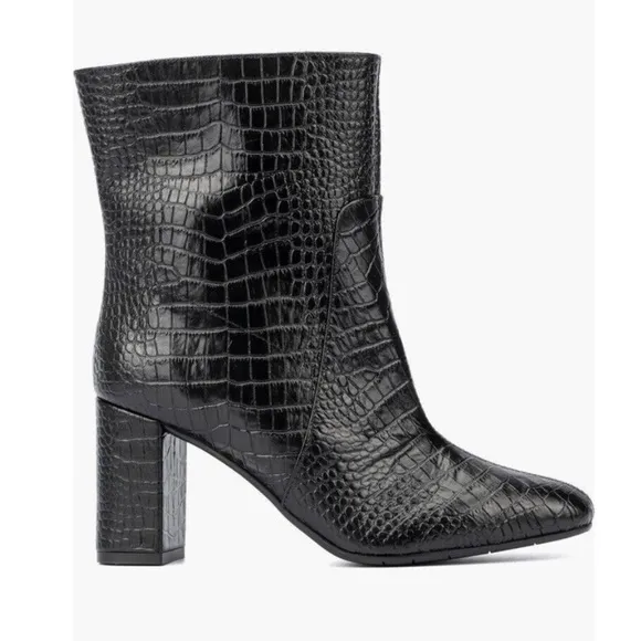 NWOT Aquatalia Luzio Croc Embossed Black Ankle Boots – Sz 9.5