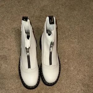 NWOT DR. MARTENS White Leather Women's Boots