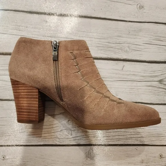 Nwot  Franco Sarto Dimona Woven Suede Ankle Shooties Booties in Camel Size 9