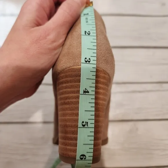 Nwot  Franco Sarto Dimona Woven Suede Ankle Shooties Booties in Camel Size 9